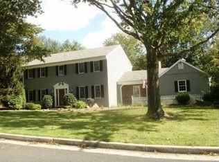 16 Black Rock Dr, Holland, PA 18966