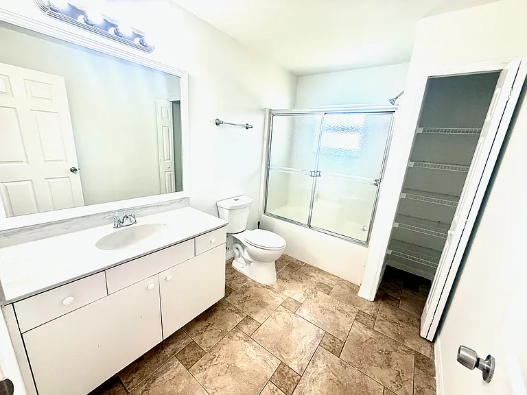 1241 Ermine St E — Photo 14