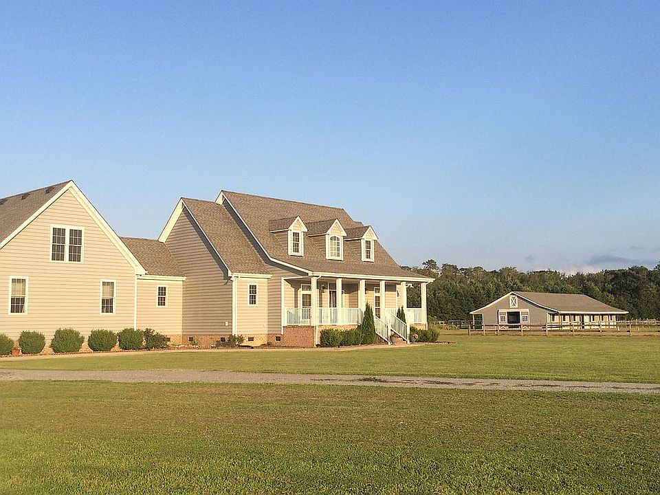 1st image of 20 Equestrian Ln