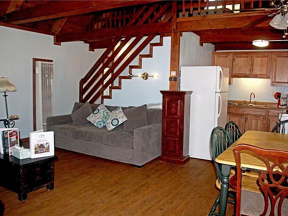 4th image of 42557 Cedar Ave