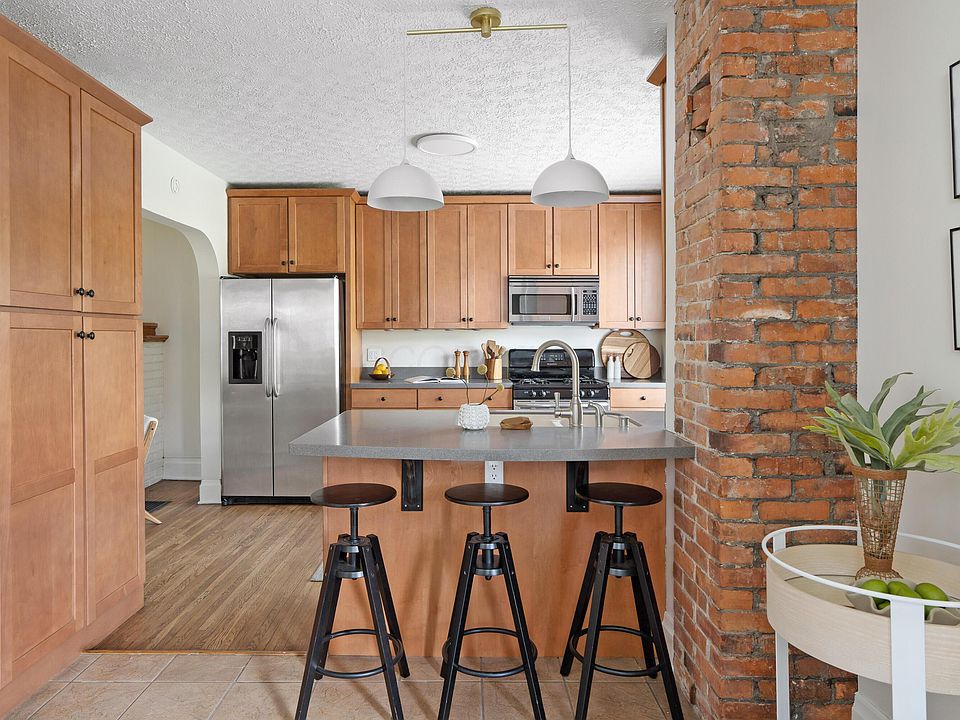 1st image of 472 Reinhard Ave