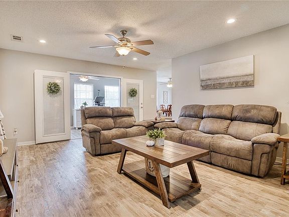 4th image of 1043 Allo Ave