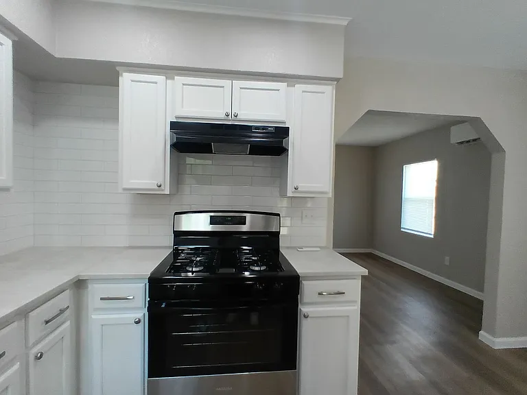 404 Mid America Blvd — Photo 8