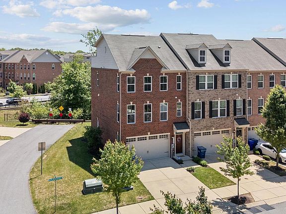 2nd image of 3700 Marlborough Pl