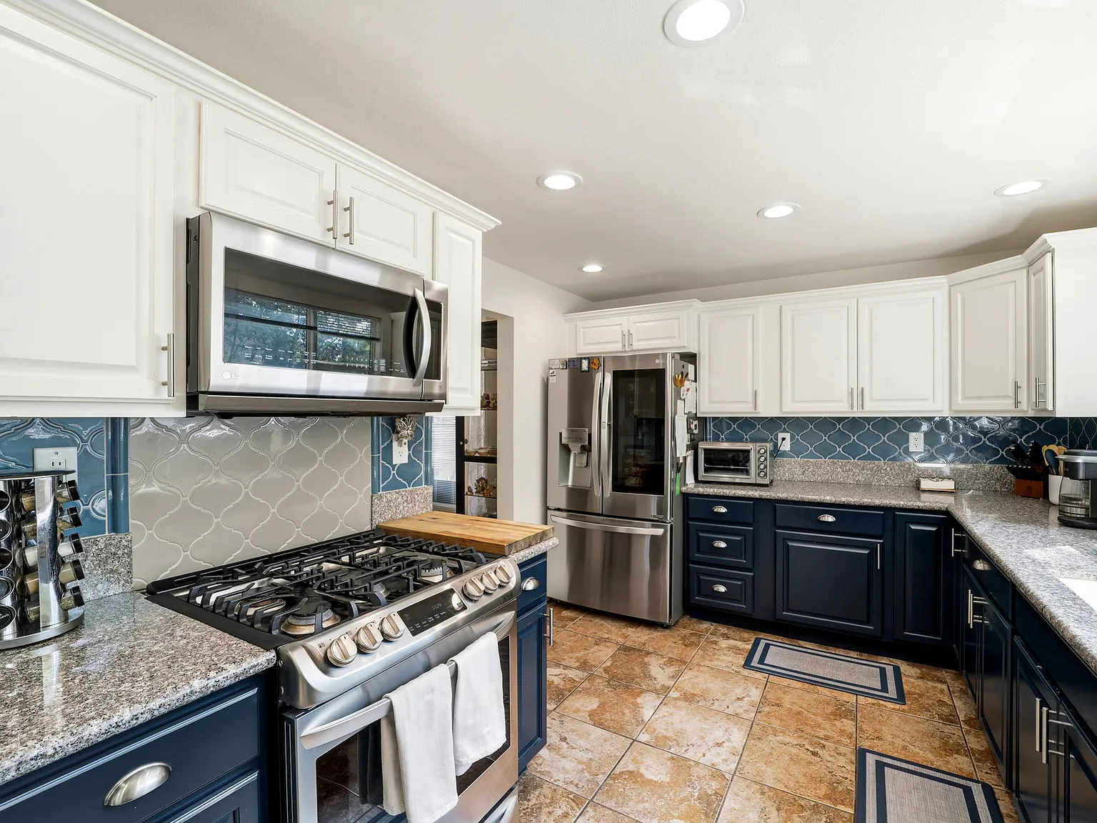 3 bed, 2.5 bath, 1826 sqft, $2,500 — Photo 3