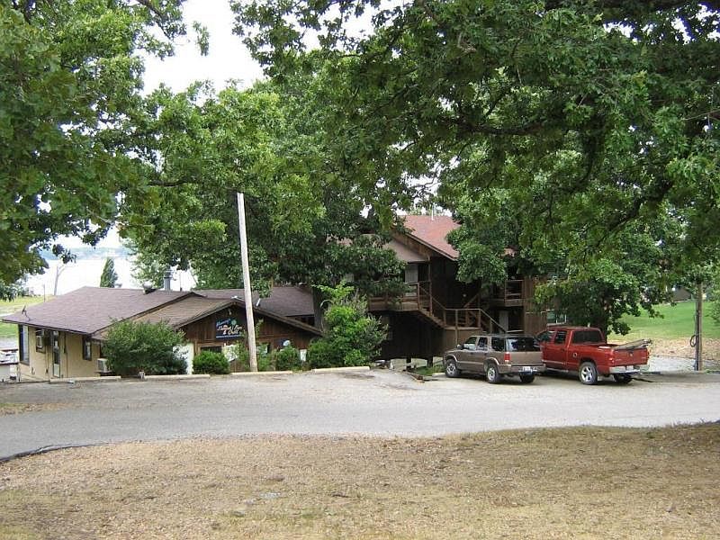 Mooney's Bar, Grill & Motel
