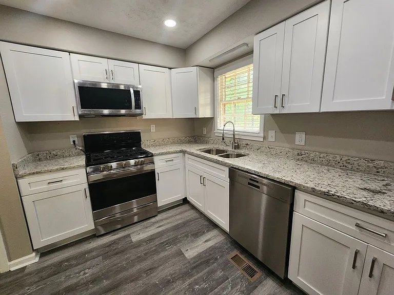 4524 Lasalle Dr — Photo 8