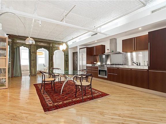 2nd image of 146 Greene St APT 3