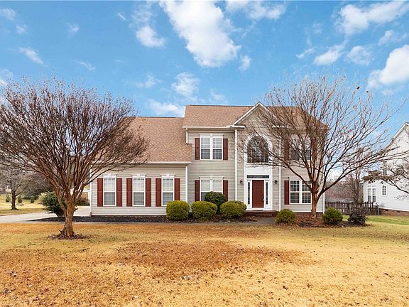 3rd image of 215 Ridge Bay Ct