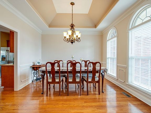 4th image of 801 Sterling Oak Ct