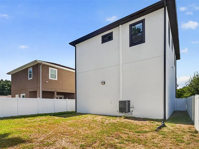 3022 W Douglas St — Photo 16
