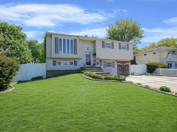 1543 Illinois Avenue, Bay Shore, NY 11706