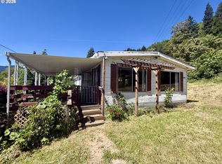 76582 Davis Rd, Oakridge, OR 97463