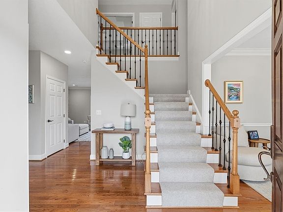 2nd image of 117 Sewickley Farm Cir