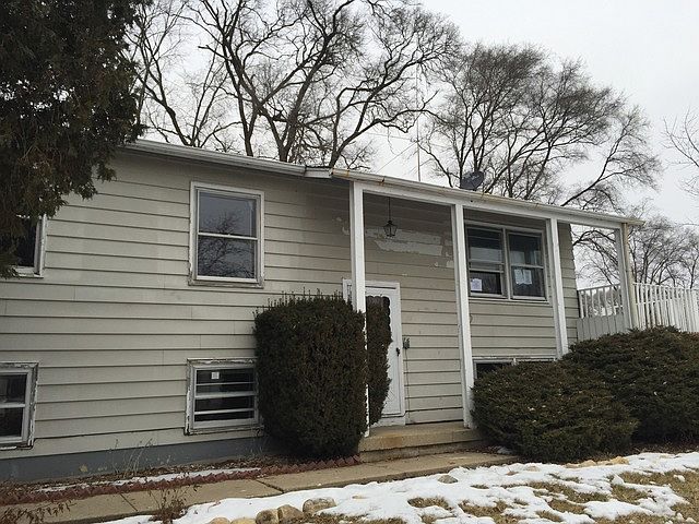 1st image of 16 E Hawthorne Dr