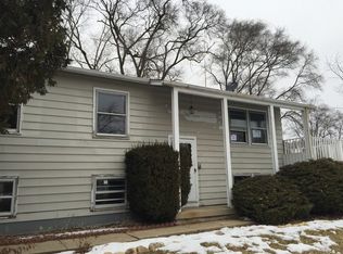 16 E Hawthorne Dr, Round Lake Beach, IL 60073