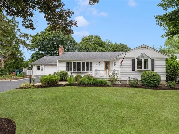 81 Edmond Dr, Warwick, RI 02886