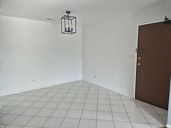 2nd image of 1424 Stonebridge Cir APT L9