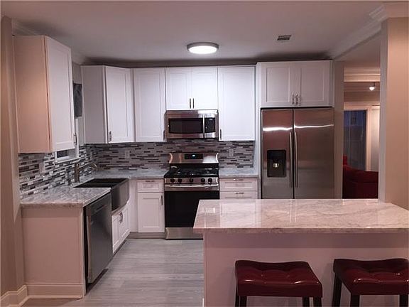 3rd image of 3441 Desaix Blvd