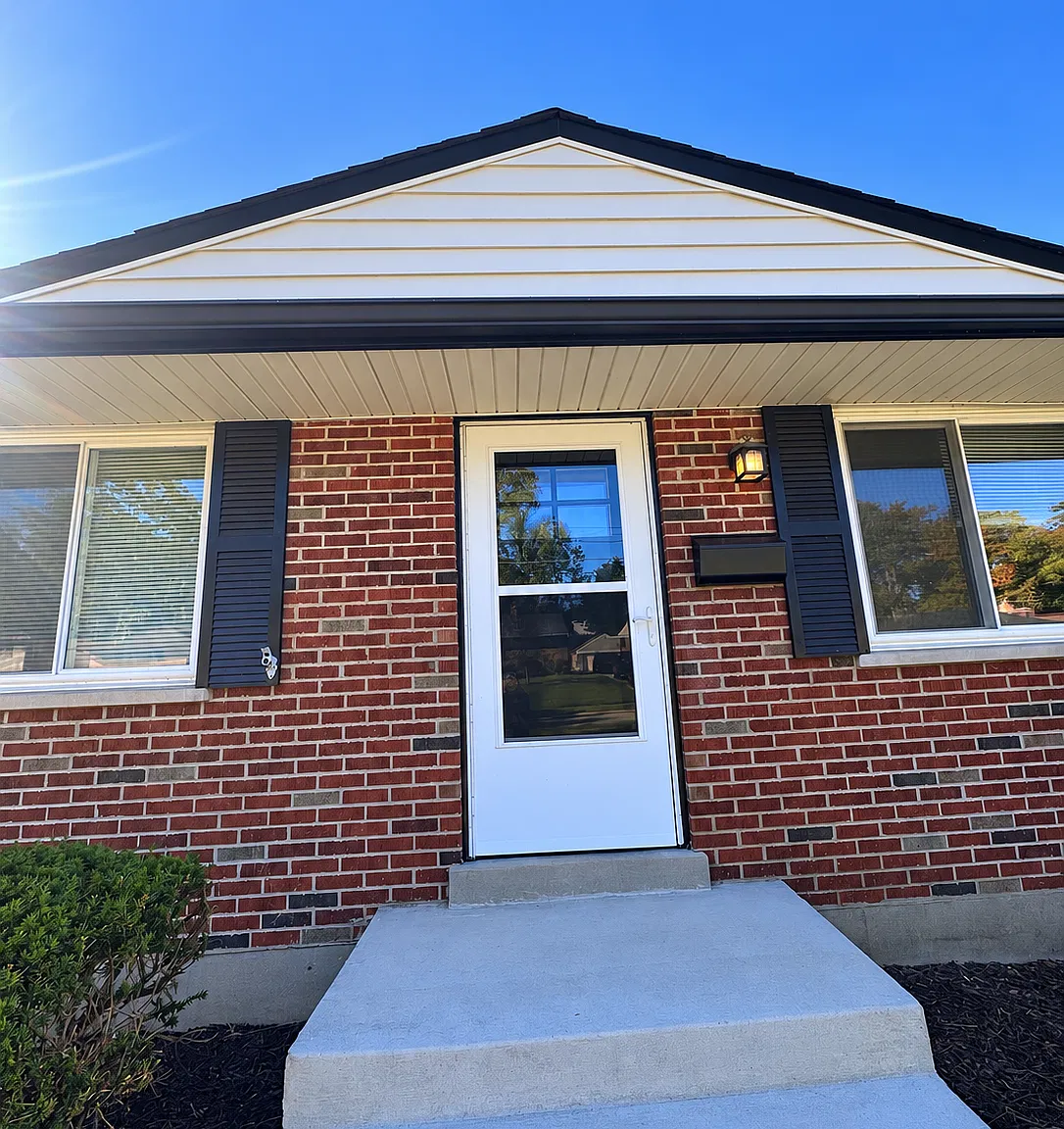 3 bed, 1.5 bath, 1288 sqft, $1,995 — Photo 1
