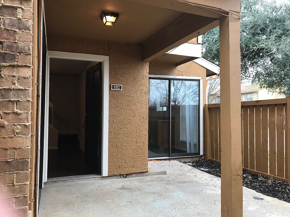 Covered patio, for entertaining, or quiet time outside. Priv