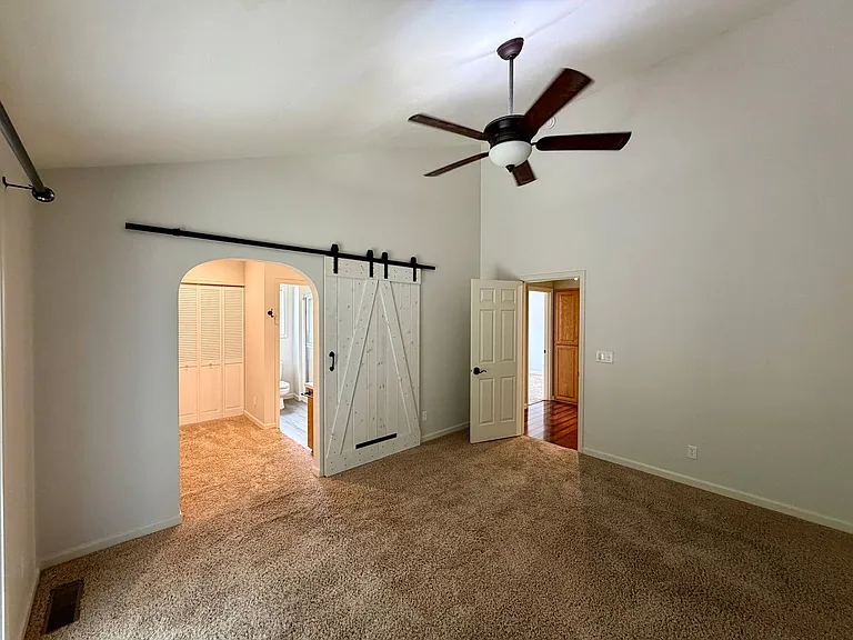 555 Edwards Dr — Photo 16
