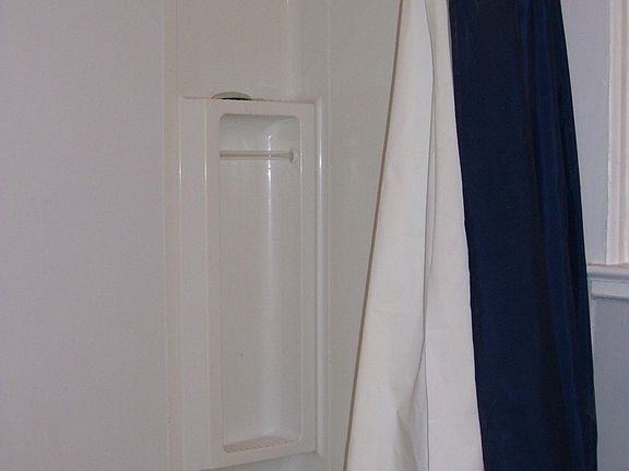 4th image of 106 Buist Ave #C