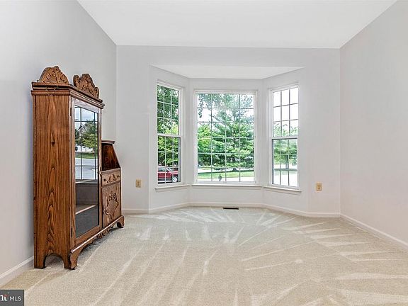 4th image of 9665 Fleetwood Ct