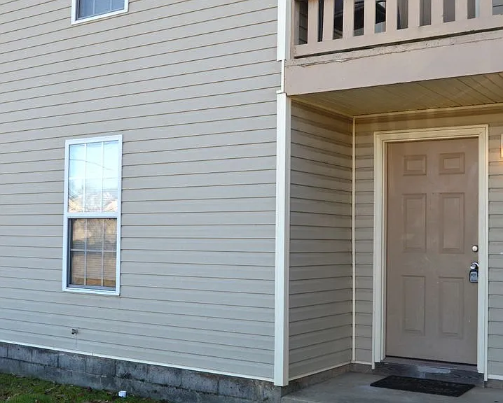 1603 Glenn St SW — Photo 1