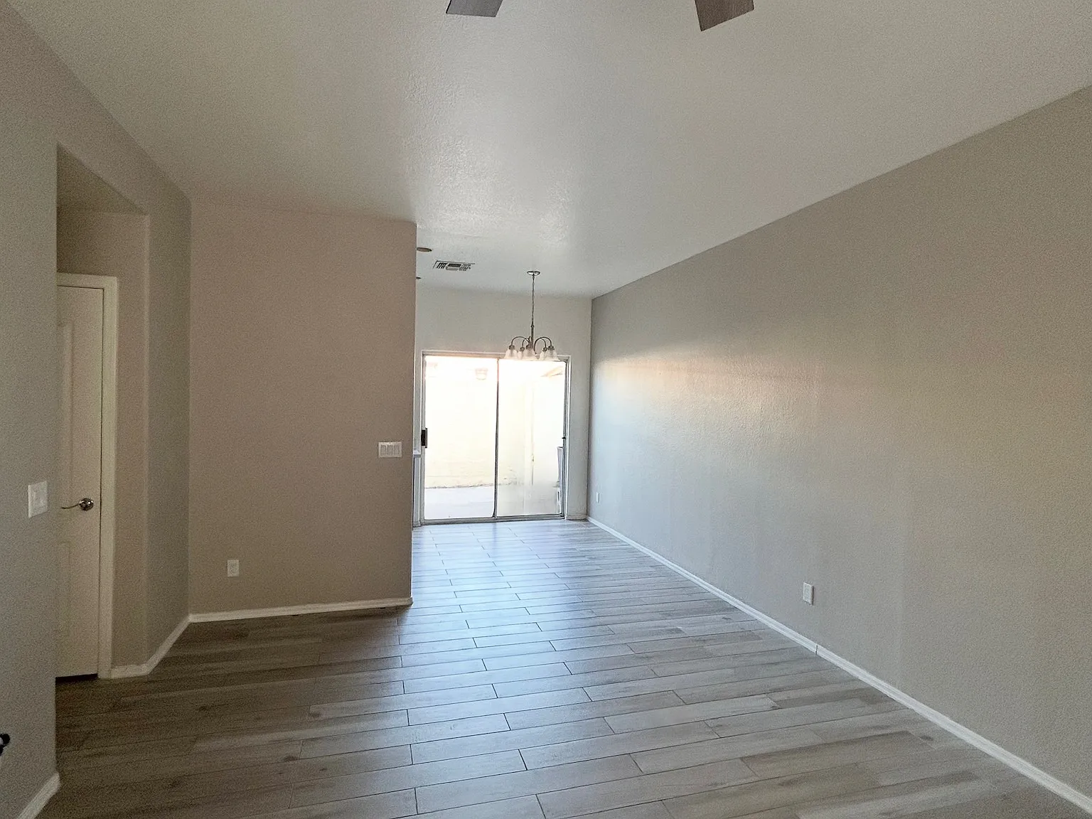 2 bed, 840 sqft, $1,450 — Photo 2