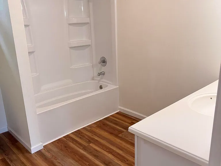 410 W Benton St — Photo 12