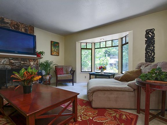 5th image of 412 Sherman Dr