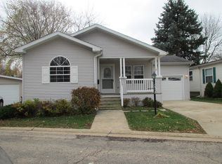 79 Parkwood Rd, Elgin, IL 60123