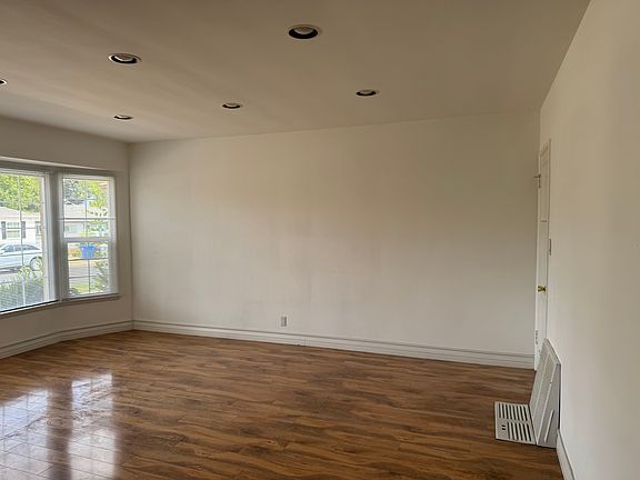 3rd image of 16846 McCormick St