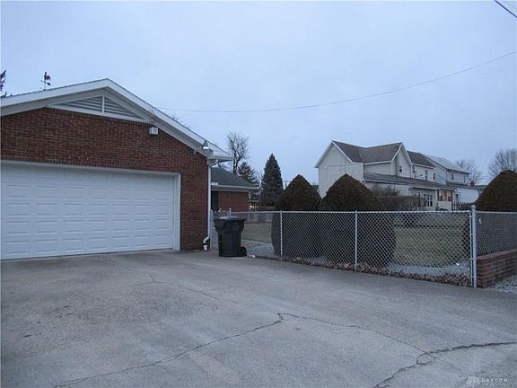 4th image of 321 E Main St