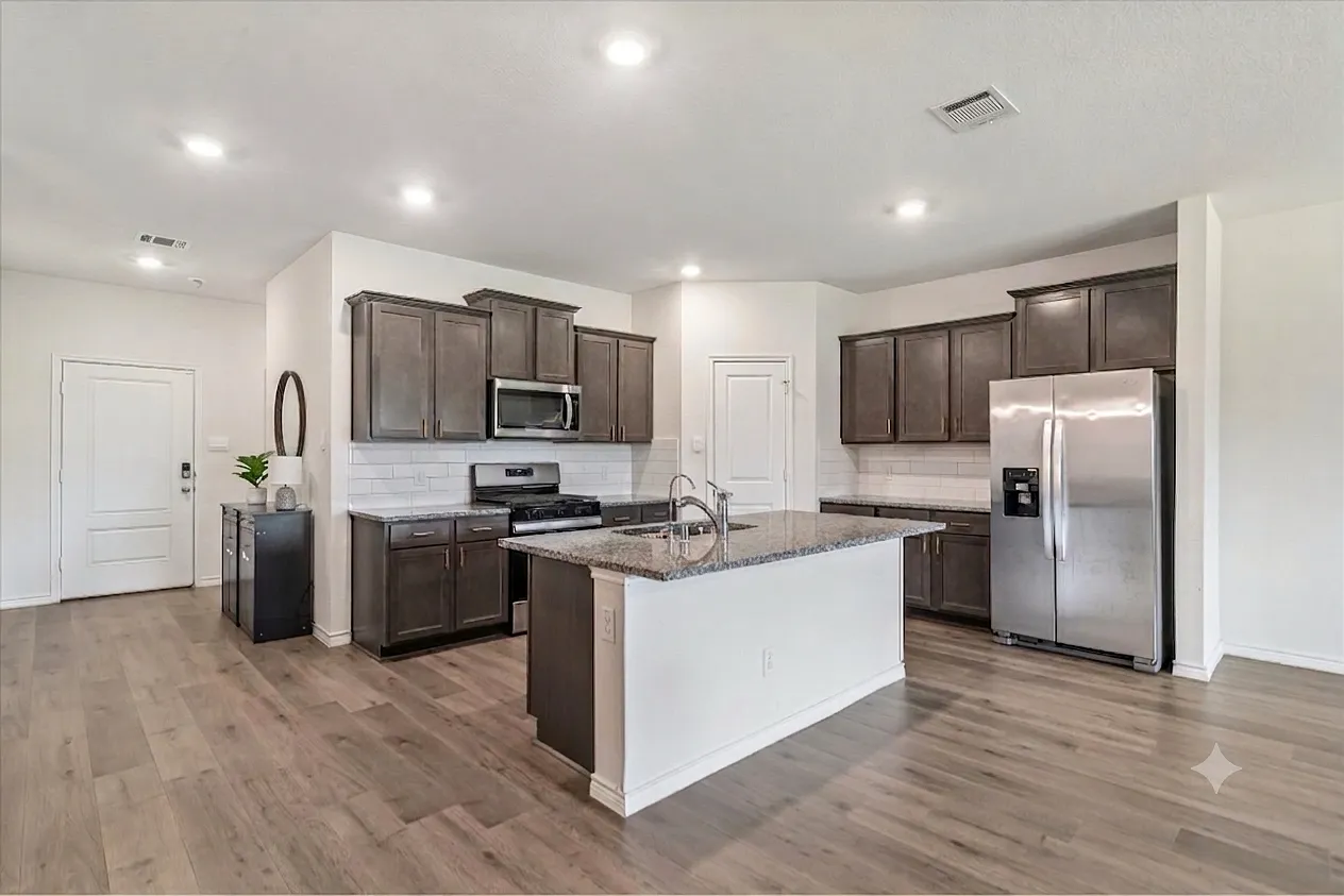 4 bed, 2537 sqft, $2,500 — Photo 4