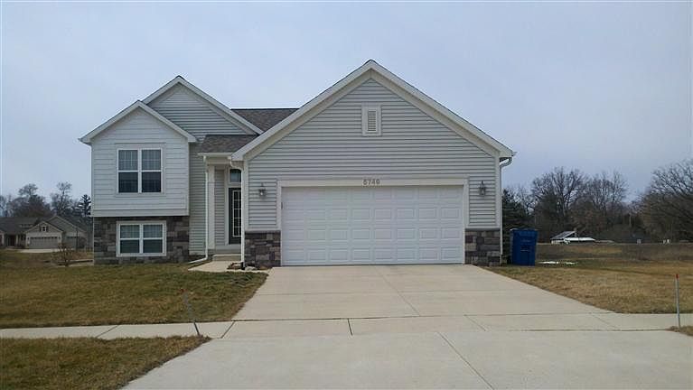 1st image of 5749 Beyhill Dr NE