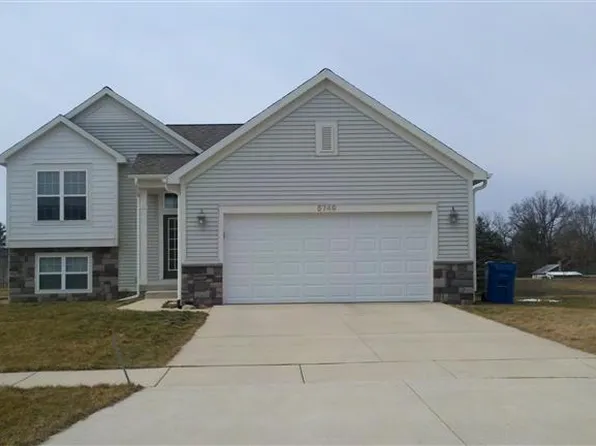 5749 Beyhill Dr NE, Belmont, MI 49306