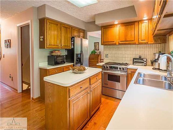 5th image of 1302 E Fairoaks Ct