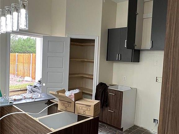 4th image of 619 Yoli Ln