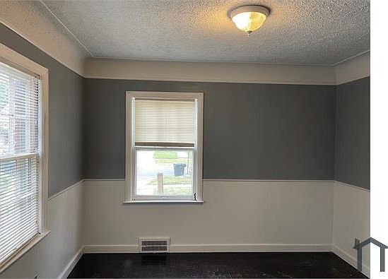 5th image of 17216 Shaftsbury Ave