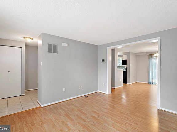 4th image of 812 Wide Oak Ct