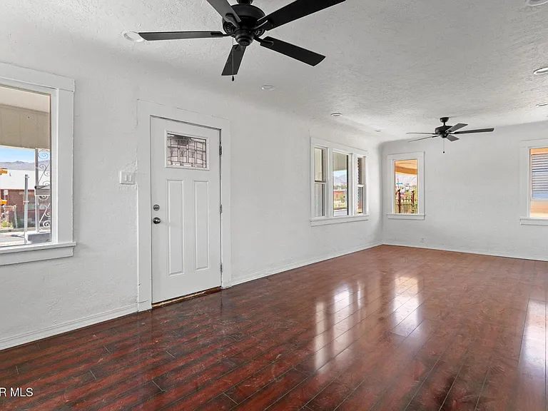 1116 N Copia St — Photo 11