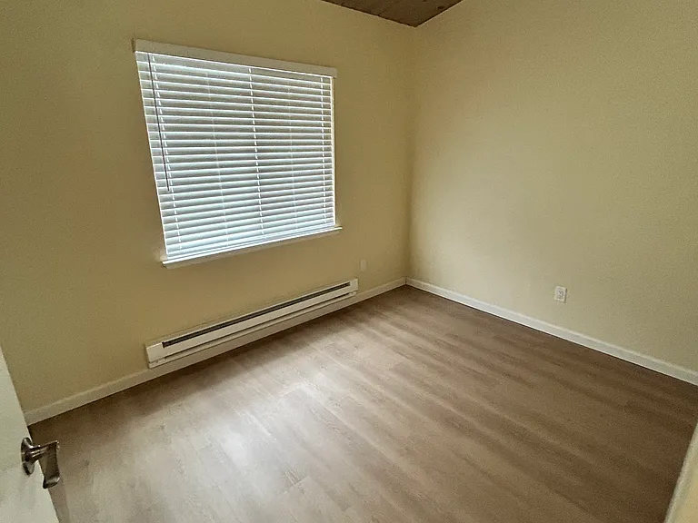 582 Mariposa Ave #5 — Photo 10