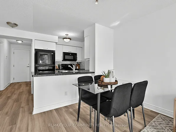 25 Greenview Ave #622, Toronto, ON M2M 0A5