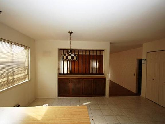 5th image of 515 E Beech Dr