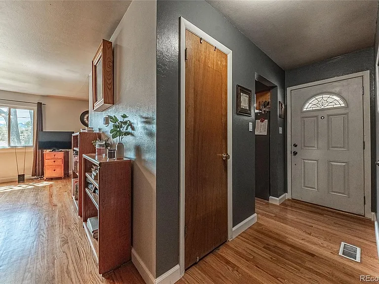 102 Judson St — Photo 2