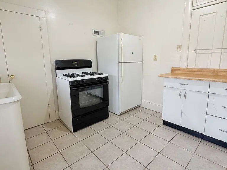 375 W Burkitt St — Photo 15