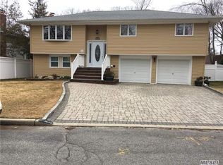 1635 East Dr, Merrick, NY 11566