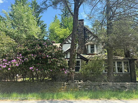 2nd image of 33 Knox St